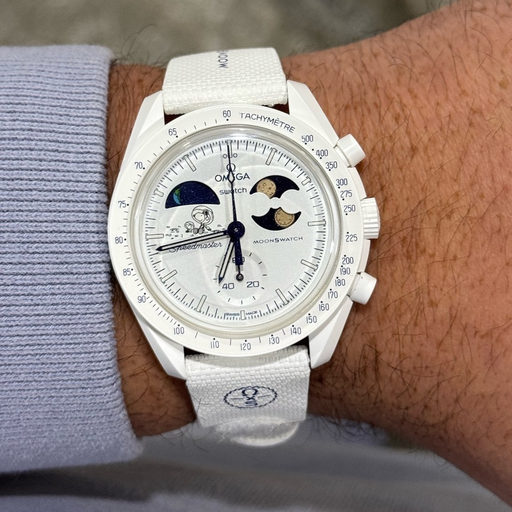 *SOLD* Omega x Swatch Moonswatch Mission to Earthphase Moonshite Gold Snoopy NEW